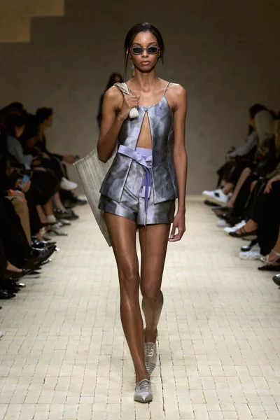 Look 50